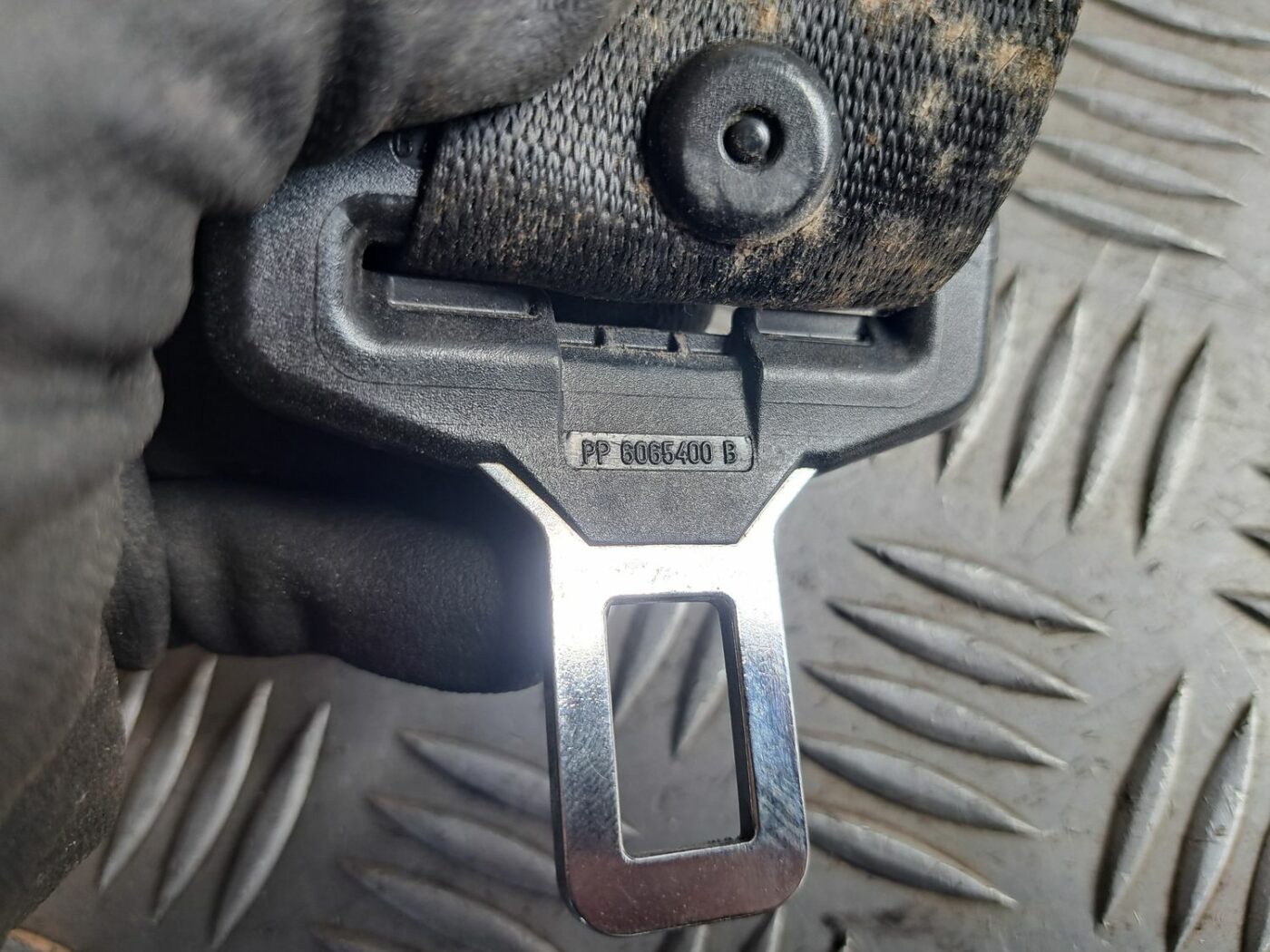 Priekšējā labā drošības josta priekš BMW 525 E60 2004 BLACK 2 Priekšējā labā drošības josta priekš BMW 525 E60 2004 BLACK