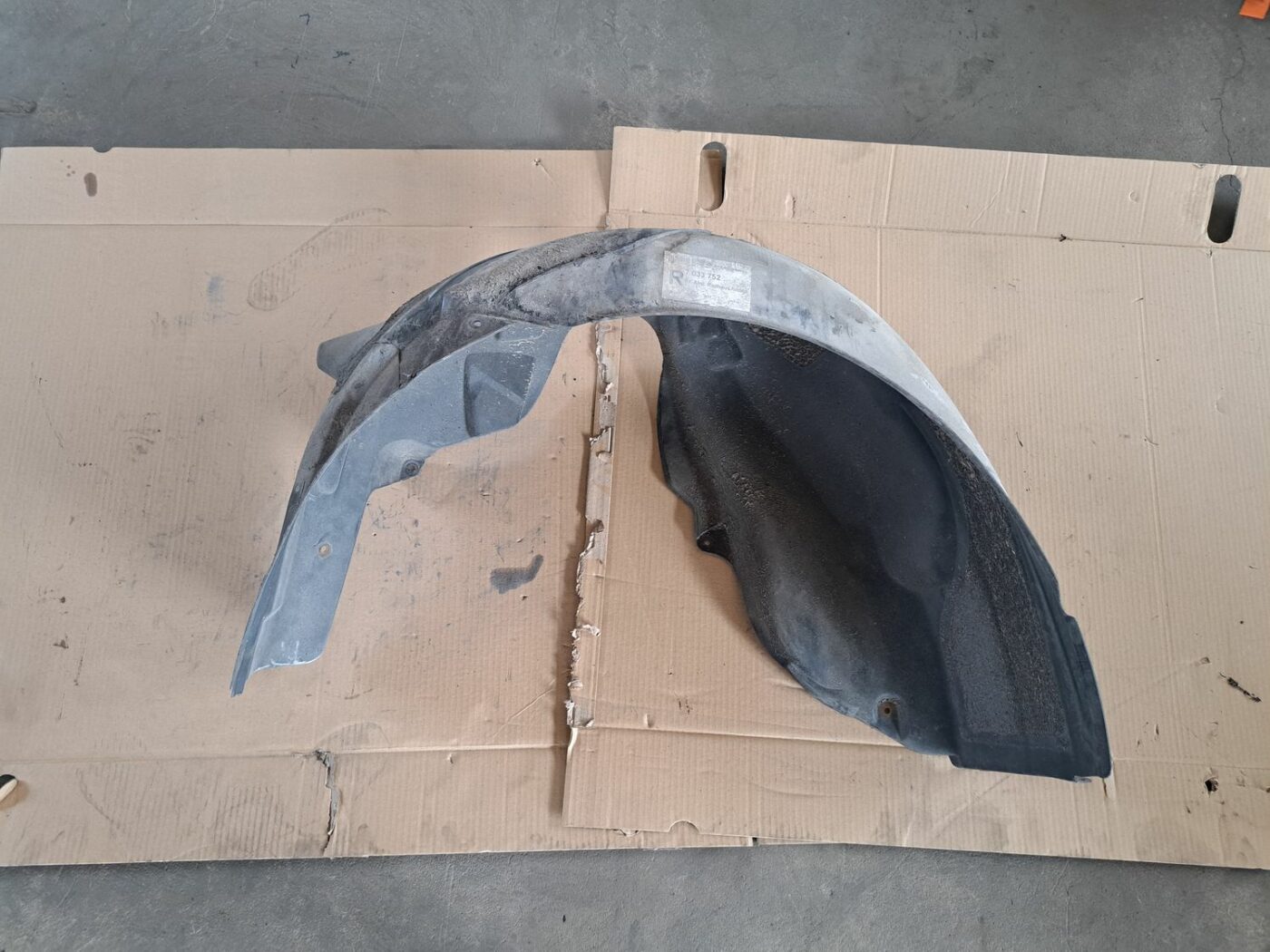 Aizmugurējais labais paspārns priekš BMW 525 E60 2004 BLACK 1 Aizmugurējais labais paspārns priekš BMW 525 E60 2004 BLACK