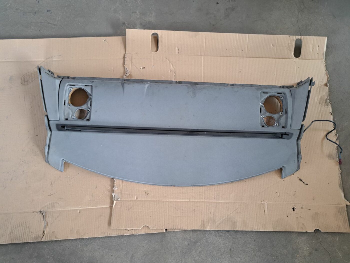 Bagāžnieka nodalījuma plaukts priekš BMW 525 E60 2004 BLACK 1 Bagāžnieka nodalījuma plaukts priekš BMW 525 E60 2004 BLACK