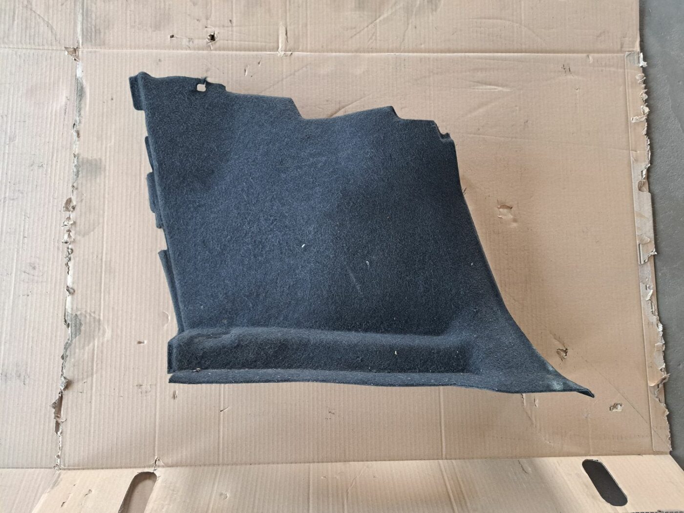 Bagāžnieka nodalījuma sānu apdare priekš BMW 525 E60 2004 BLACK