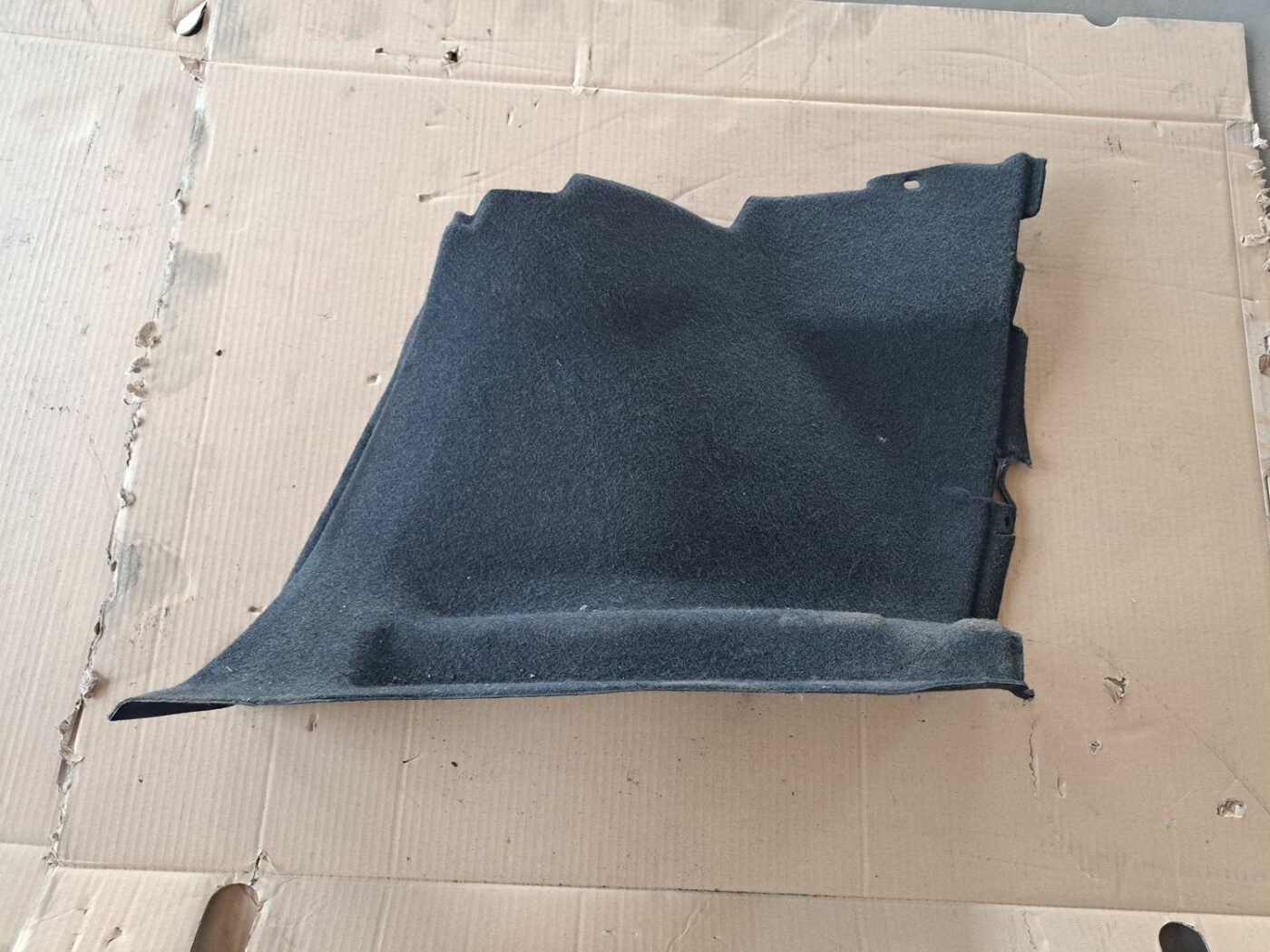 Bagāžnieka nodalījuma sānu apdare priekš BMW 525 E60 2004 BLACK 1 Bagāžnieka nodalījuma sānu apdare priekš BMW 525 E60 2004 BLACK