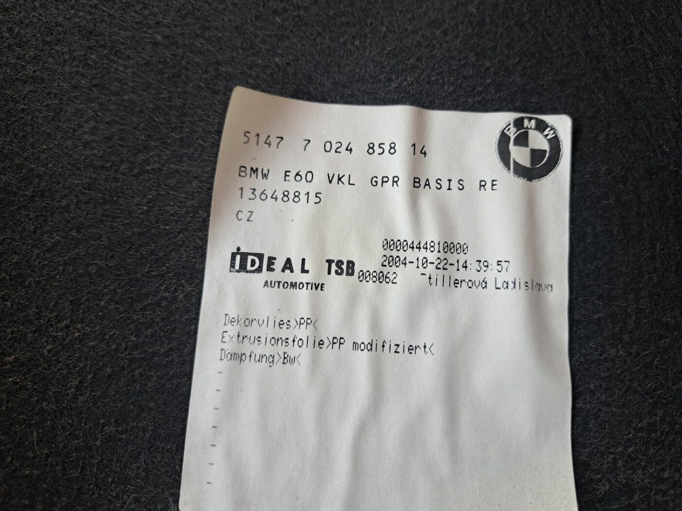 Bagāžnieka nodalījuma sānu apdare priekš BMW 525 E60 2004 BLACK 4 Bagāžnieka nodalījuma sānu apdare priekš BMW 525 E60 2004 BLACK