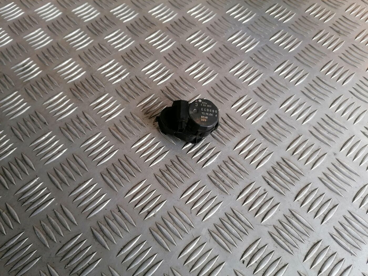 Apsildes sistēmas aktuators priekš BMW 525 E60 2004 BLACK