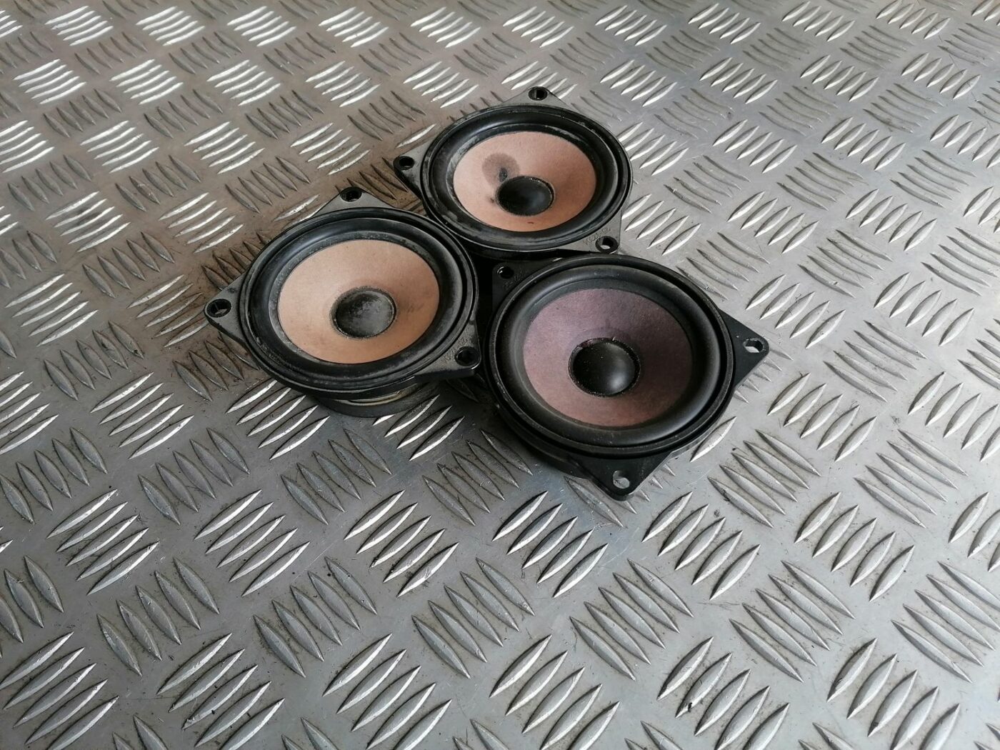 Durvju skaļrunis, apakšā priekš BMW 525 E60 2004 BLACK 1 Durvju skaļrunis, apakšā priekš BMW 525 E60 2004 BLACK