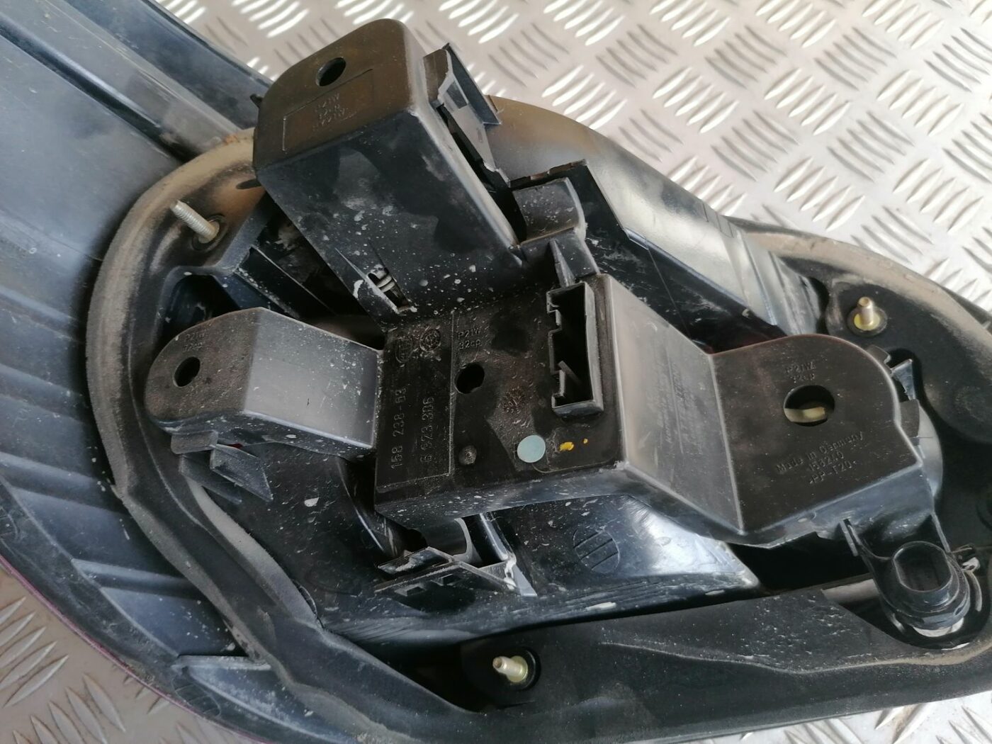 Aizmugurējais labais lukturis priekš BMW 525 E60 2004 BLACK 4 Aizmugurējais labais lukturis priekš BMW 525 E60 2004 BLACK