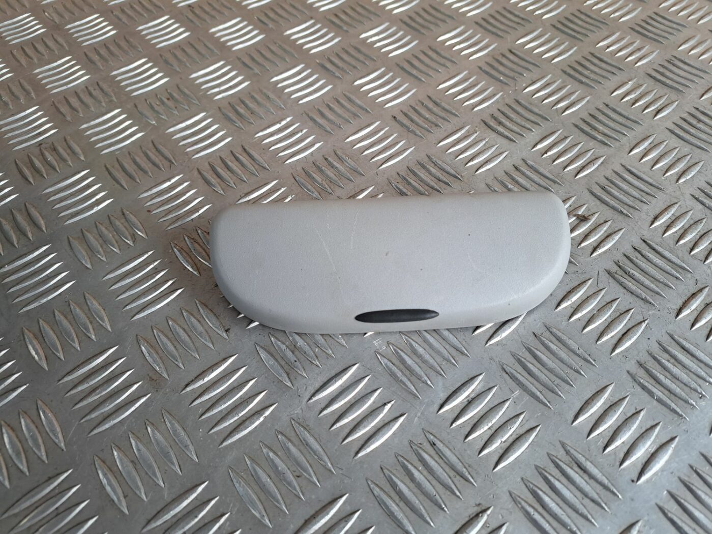 Briļļu uzglabāšanas nodalījums priekš OPEL MERIVA 2004 1 Briļļu uzglabāšanas nodalījums priekš OPEL MERIVA 2004