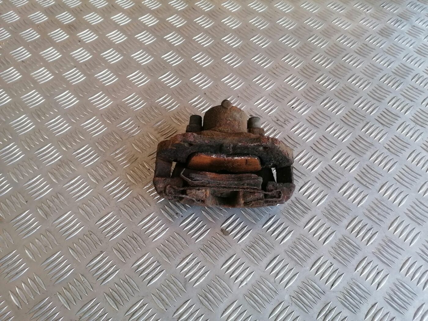 Priekšējais kreisais suports priekš OPEL MERIVA 2004 4 Priekšējais kreisais suports priekš OPEL MERIVA 2004