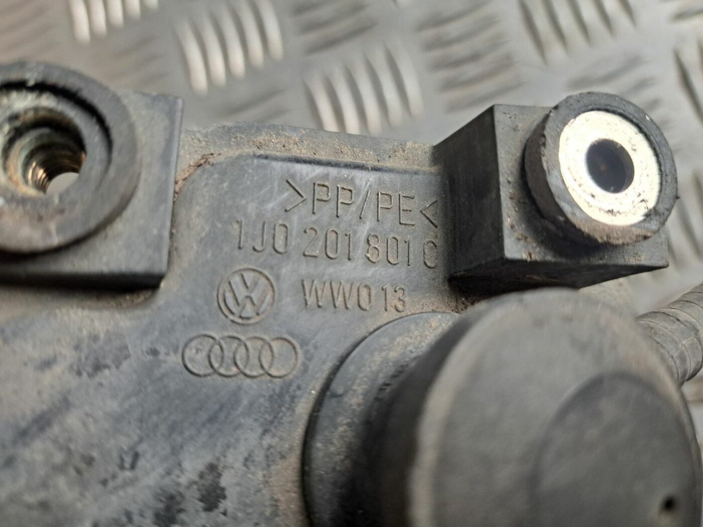 Ogles filtrs priekš VW GOLF IV 1999 4 Ogles filtrs priekš VW GOLF IV 1999