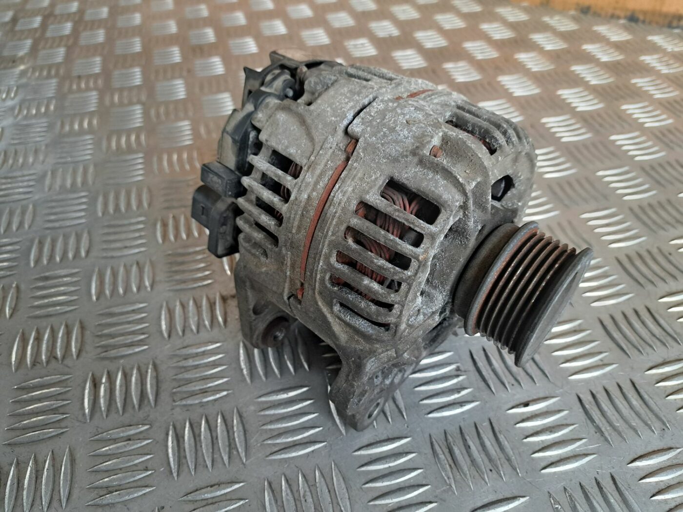 Ģenerators priekš VW GOLF IV 1999 2 Ģenerators priekš VW GOLF IV 1999