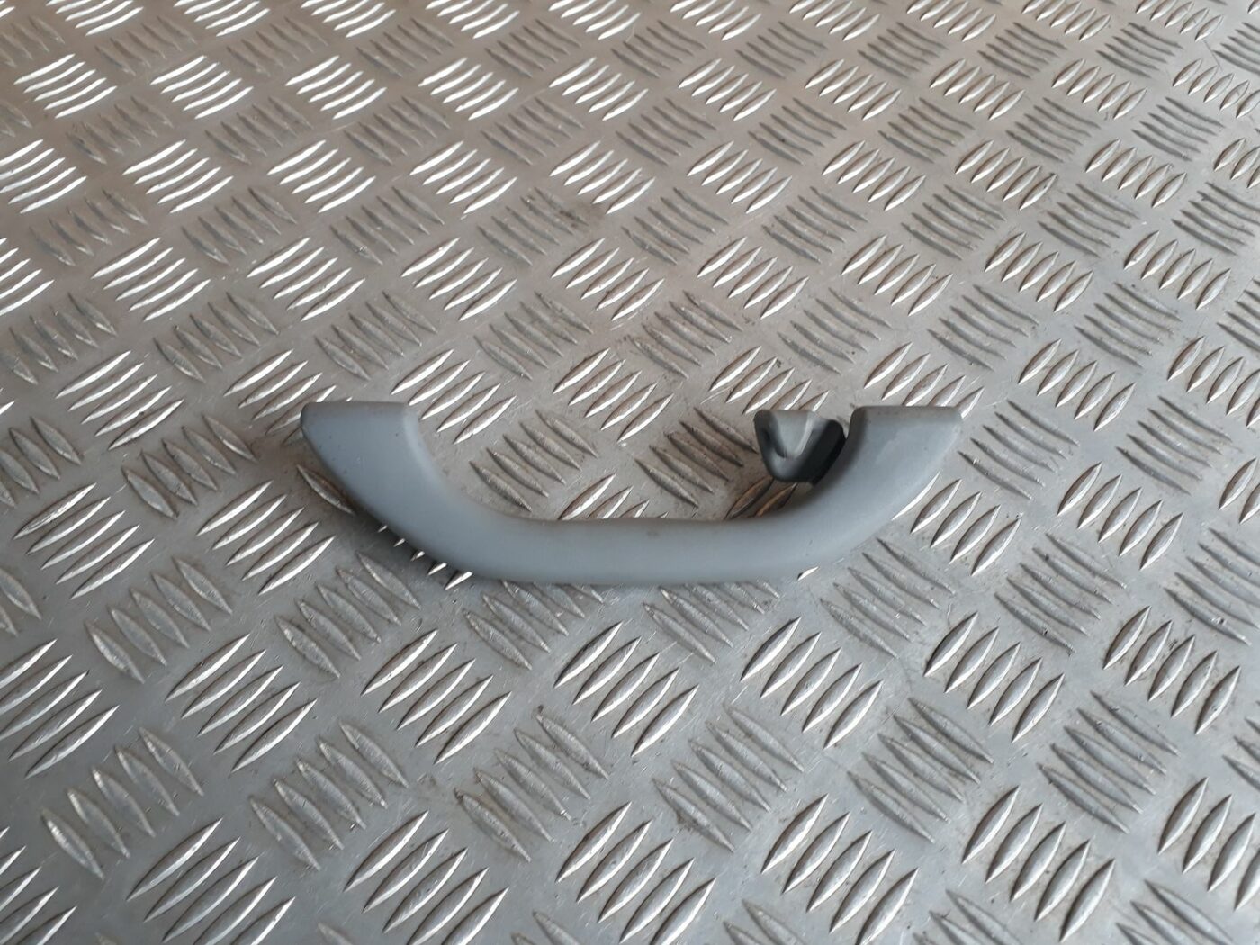 Salona rokturis griestos priekš AUDI A4 2000 AVANT 1 Salona rokturis griestos priekš AUDI A4 2000 AVANT