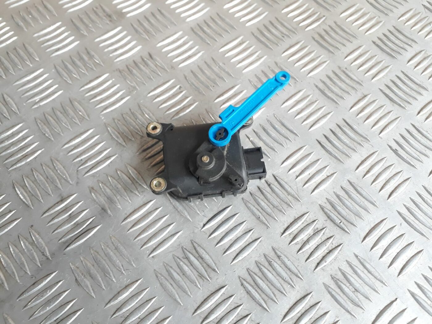 Apsildes sistēmas aktuators priekš AUDI A4 2000 AVANT