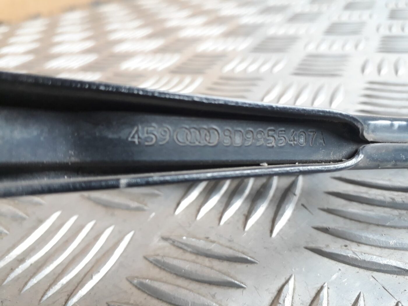 Aizmugurējā loga tīrītāja slotiņa priekš AUDI A4 2000 AVANT 3 Aizmugurējā loga tīrītāja slotiņa priekš AUDI A4 2000 AVANT