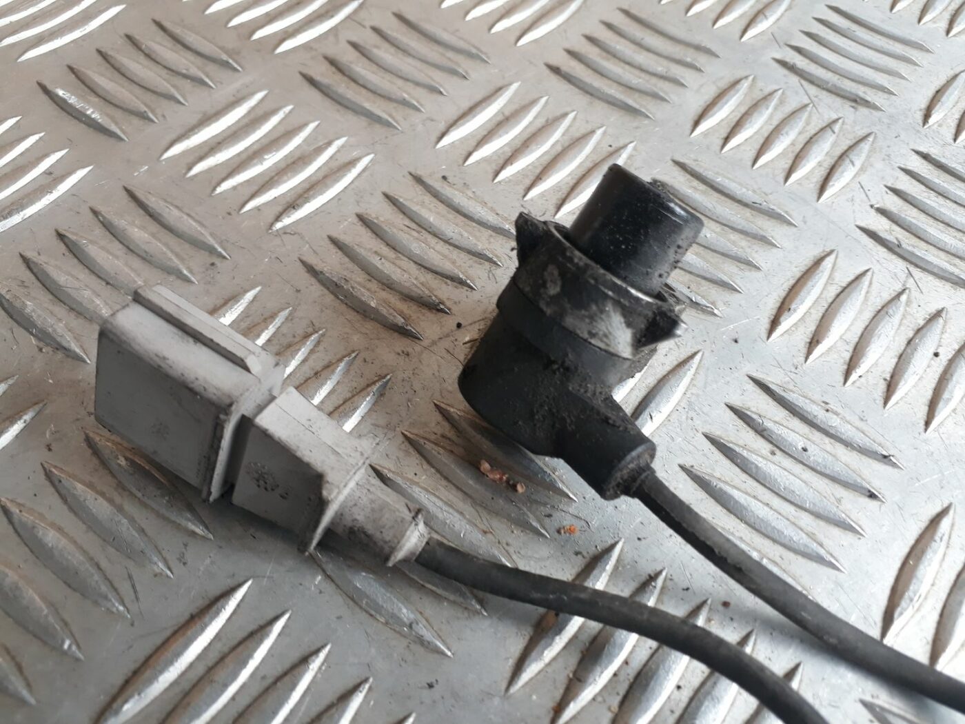 Kloķvārpstas devējs priekš AUDI A4 2000 AVANT 2 Kloķvārpstas devējs priekš AUDI A4 2000 AVANT