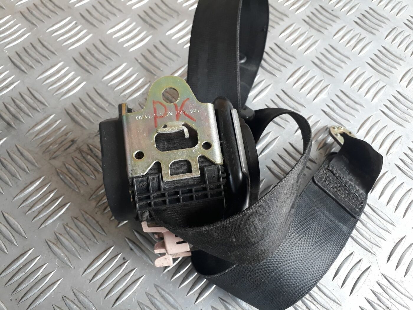 Priekšējā kreisā drošības josta priekš AUDI A4 2000 AVANT 3 Priekšējā kreisā drošības josta priekš AUDI A4 2000 AVANT