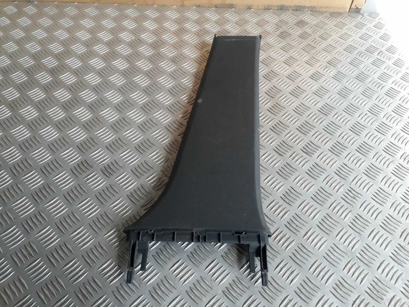 Vidējas salona statnes apdare priekš AUDI A4 2000 AVANT 1 Vidējas salona statnes apdare priekš AUDI A4 2000 AVANT