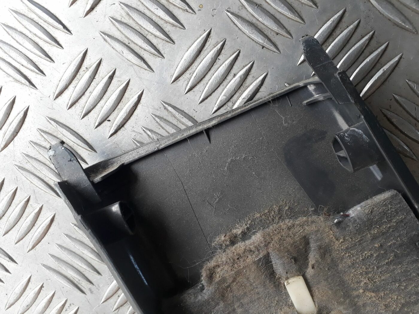 Vidējas salona statnes apdare priekš AUDI A4 2000 AVANT 4 Vidējas salona statnes apdare priekš AUDI A4 2000 AVANT