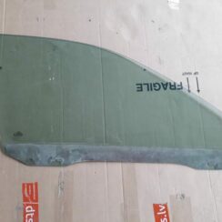 Priekšējo labo durvju stikls priekš AUDI A4 2000 AVANT