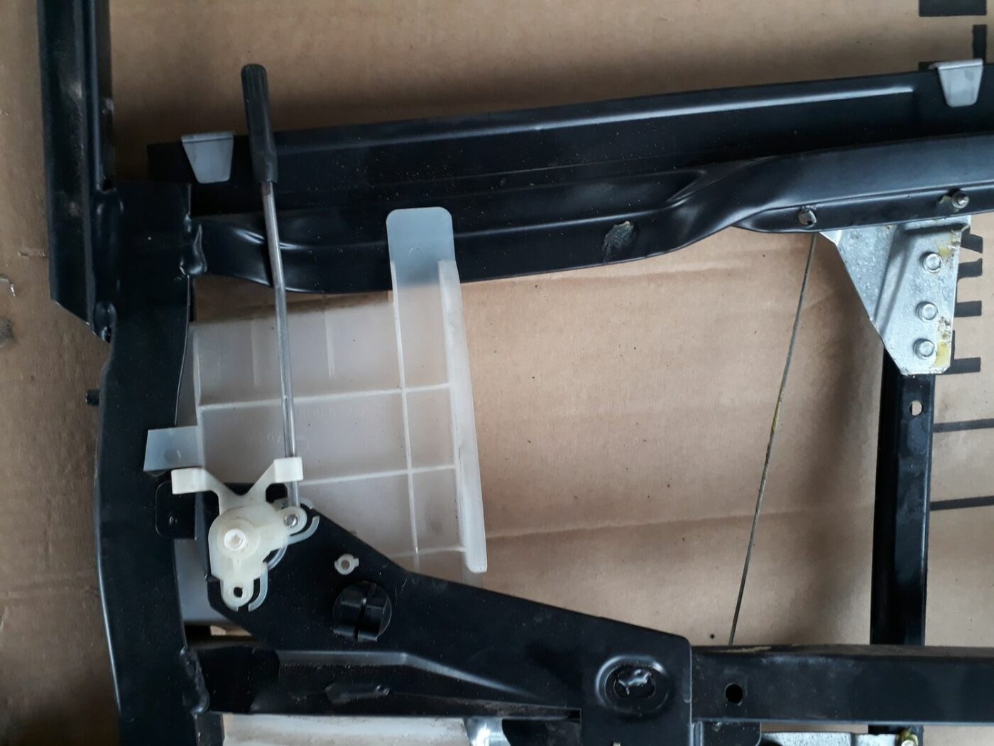 Durvju rāmis priekš AUDI A4 2000 AVANT 4 Durvju rāmis priekš AUDI A4 2000 AVANT