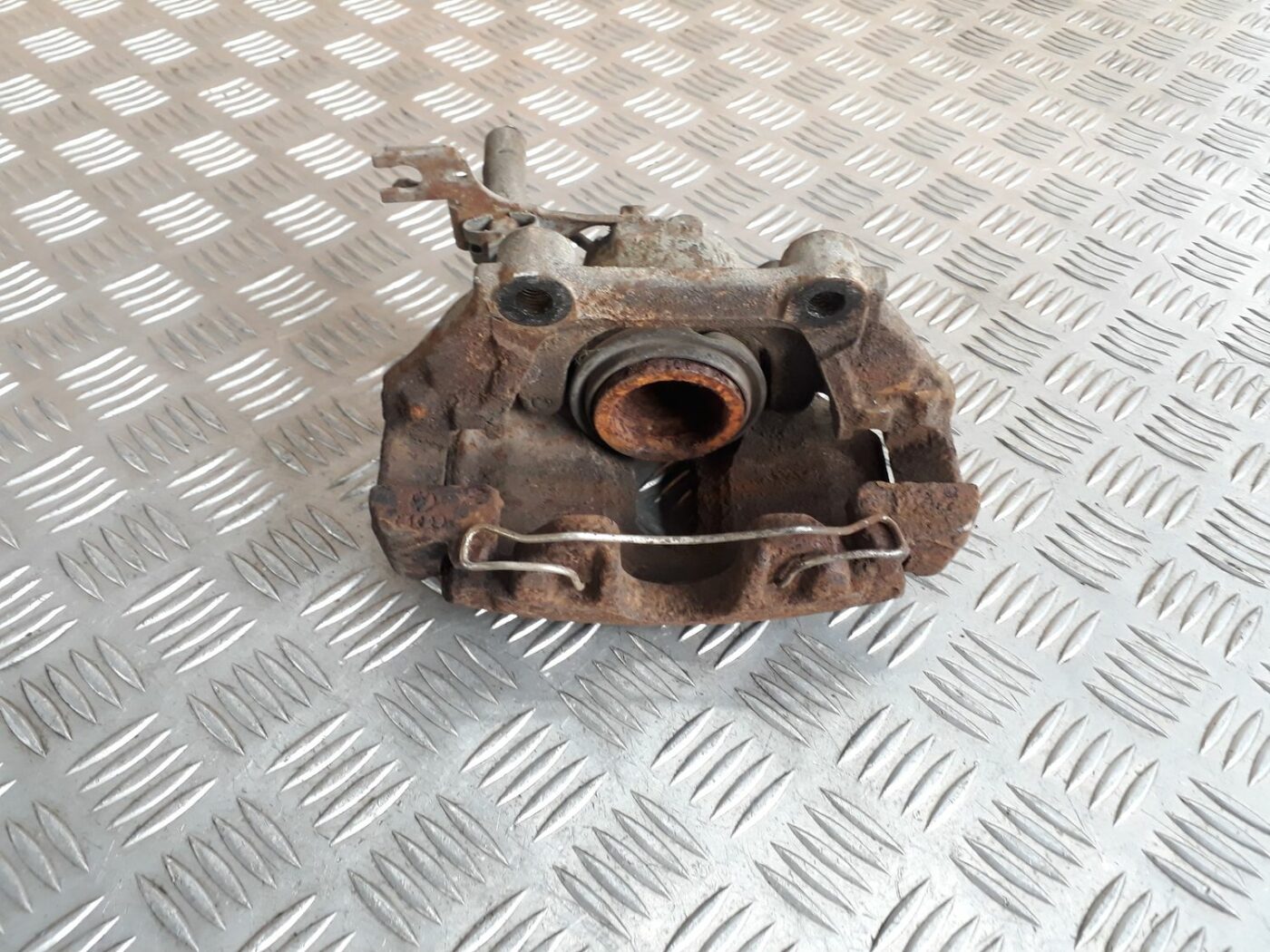 Priekšējais labais suports priekš AUDI A4 2000 AVANT 3 Priekšējais labais suports priekš AUDI A4 2000 AVANT