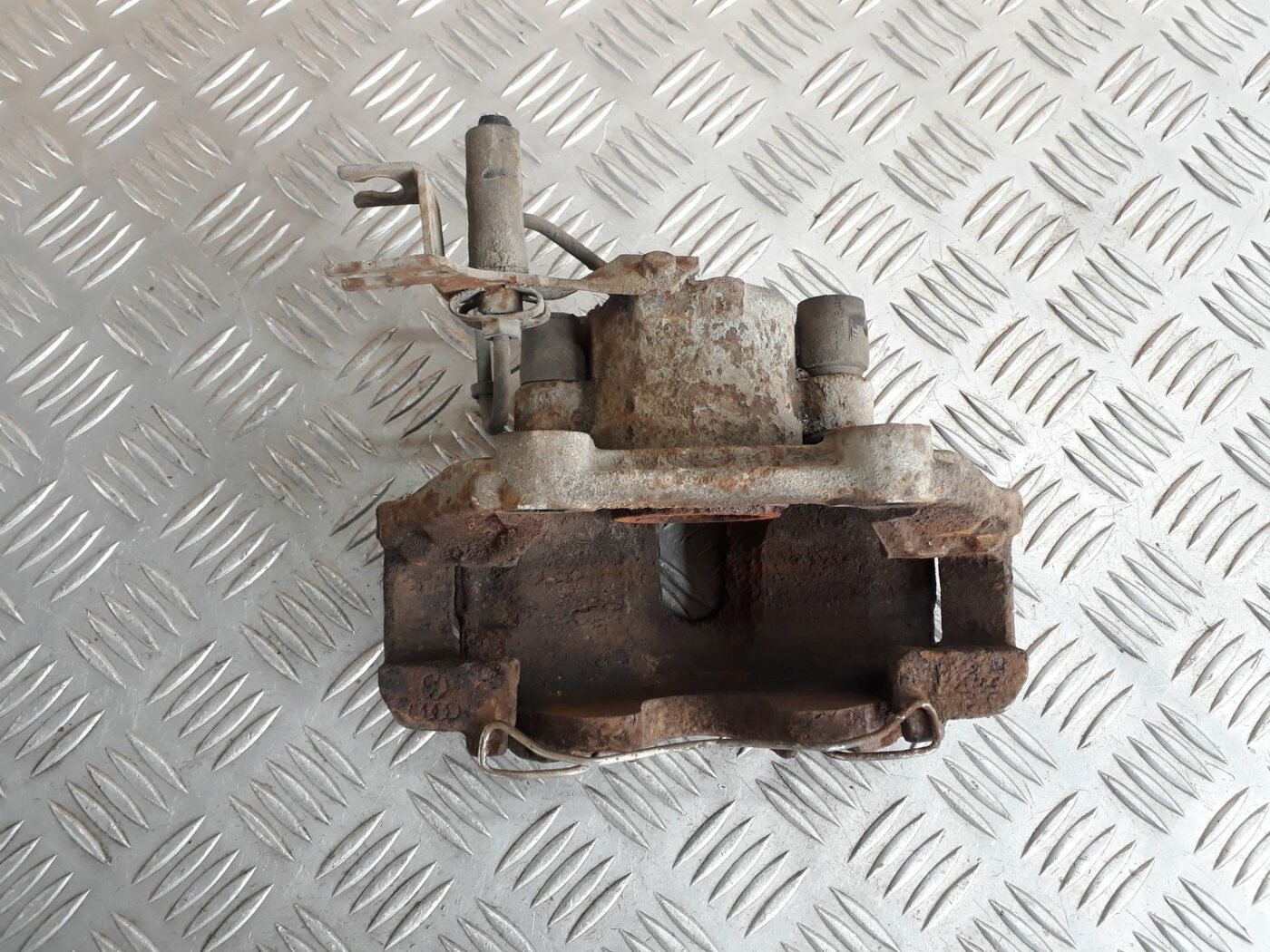 Priekšējais labais suports priekš AUDI A4 2000 AVANT 2 Priekšējais labais suports priekš AUDI A4 2000 AVANT