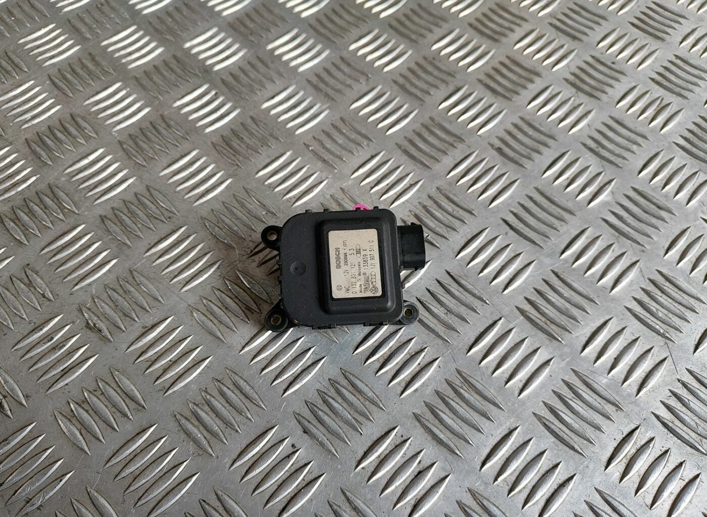 Apsildes sistēmas aktuators priekš VW GOLF IV 1999