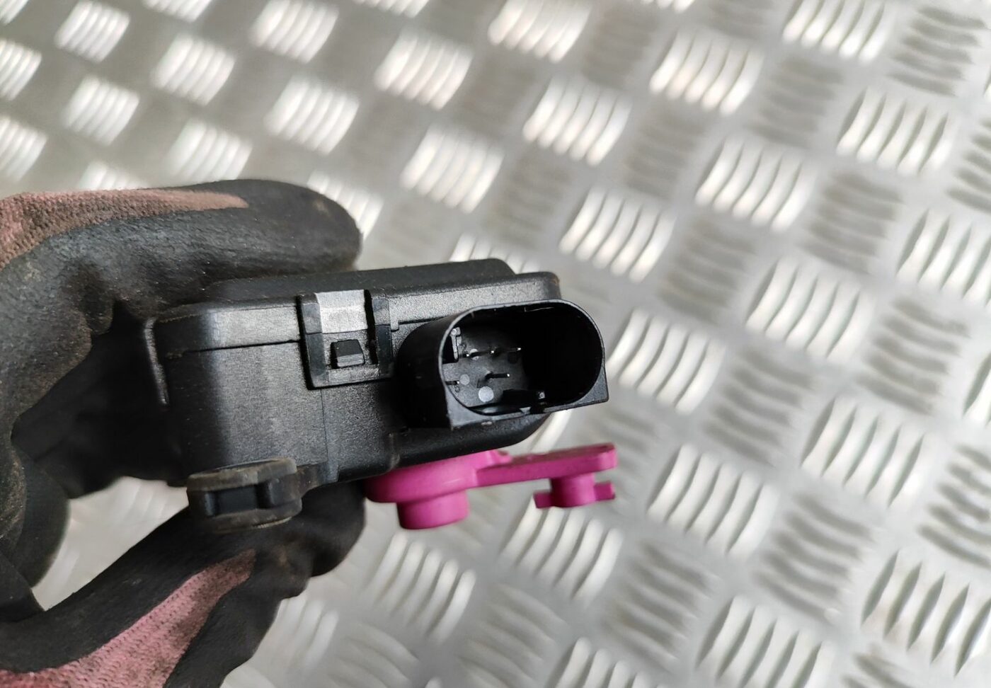 Apsildes sistēmas aktuators priekš VW GOLF IV 1999