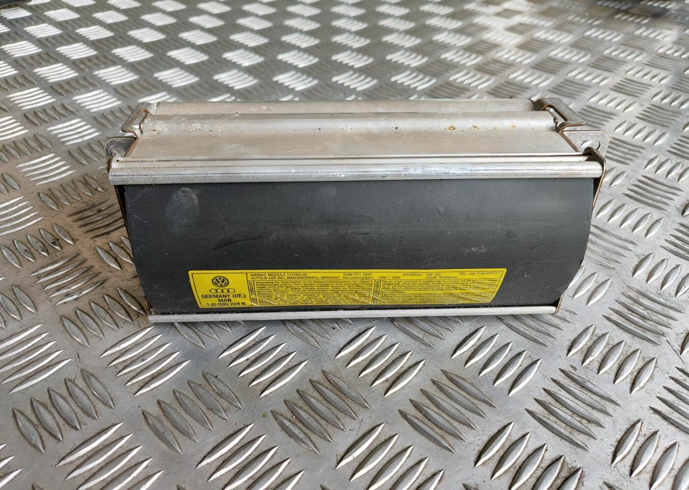 Mērinstrumentu paneļa drošības spilvens priekš VW GOLF IV 1999 2 Mērinstrumentu paneļa drošības spilvens priekš VW GOLF IV 1999