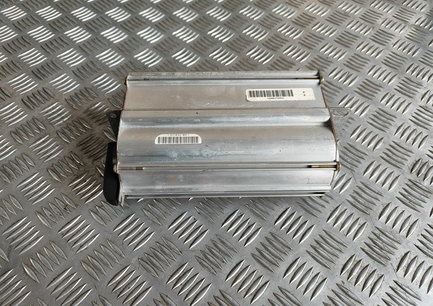 Mērinstrumentu paneļa drošības spilvens priekš VW GOLF IV 1999 6 Mērinstrumentu paneļa drošības spilvens priekš VW GOLF IV 1999