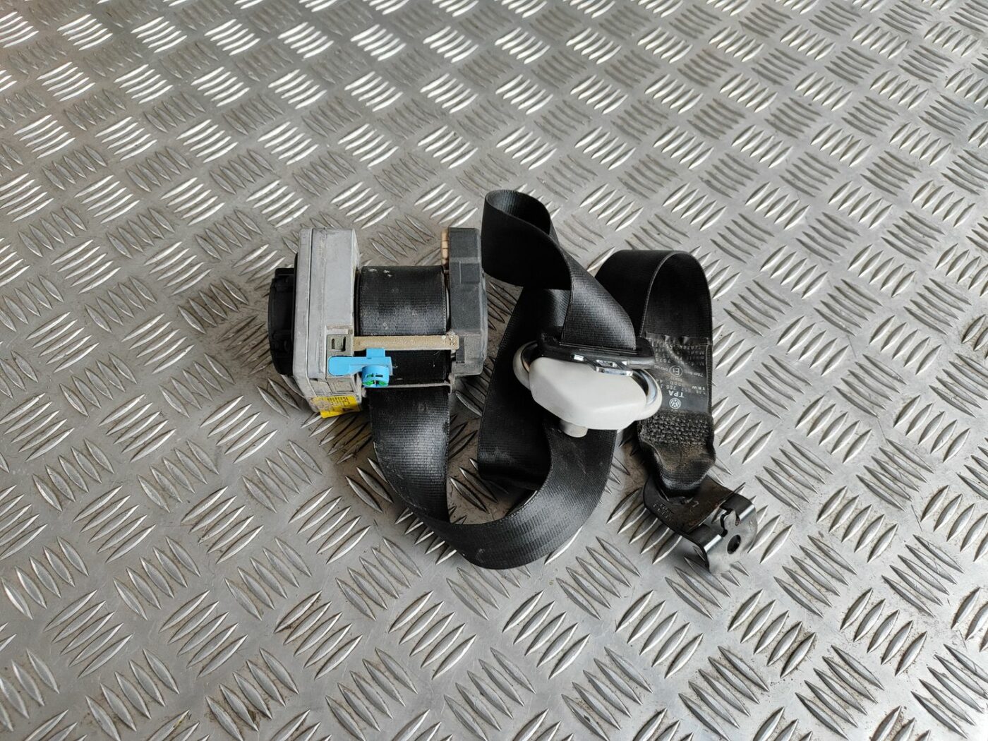 Priekšējā labā drošības josta priekš VW GOLF IV 1999 1 Priekšējā labā drošības josta priekš VW GOLF IV 1999