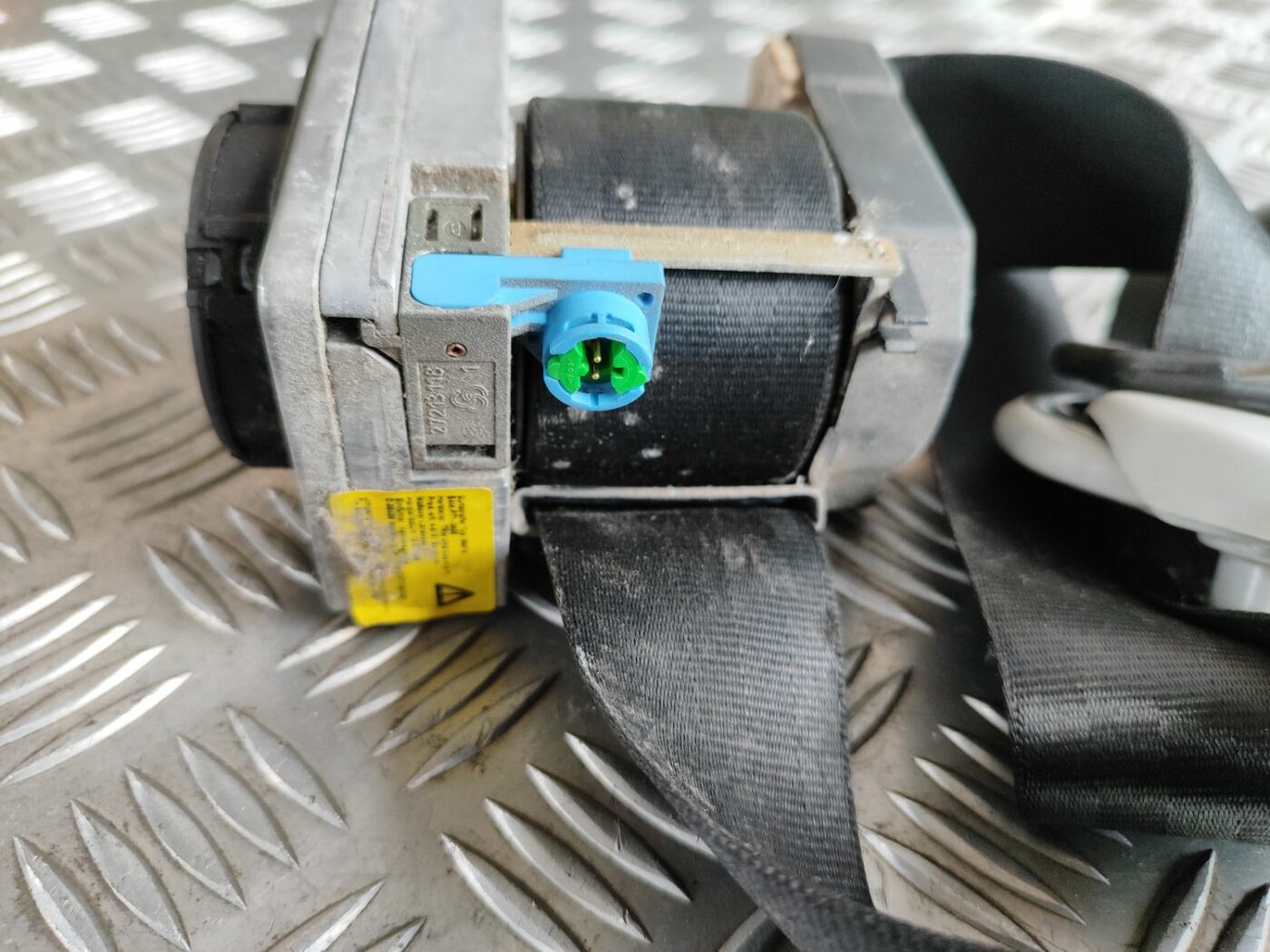 Priekšējā labā drošības josta priekš VW GOLF IV 1999 2 Priekšējā labā drošības josta priekš VW GOLF IV 1999