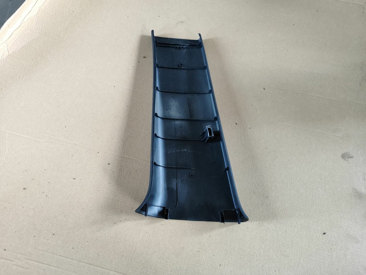 Vidējas salona statnes apdare priekš VW GOLF IV 1999