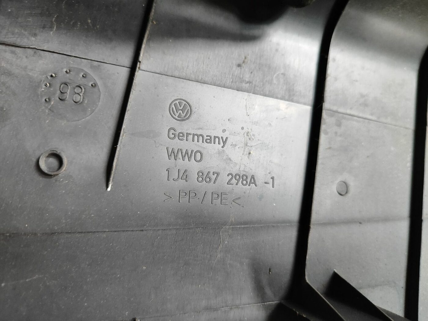 Vidējas salona statnes apdare priekš VW GOLF IV 1999