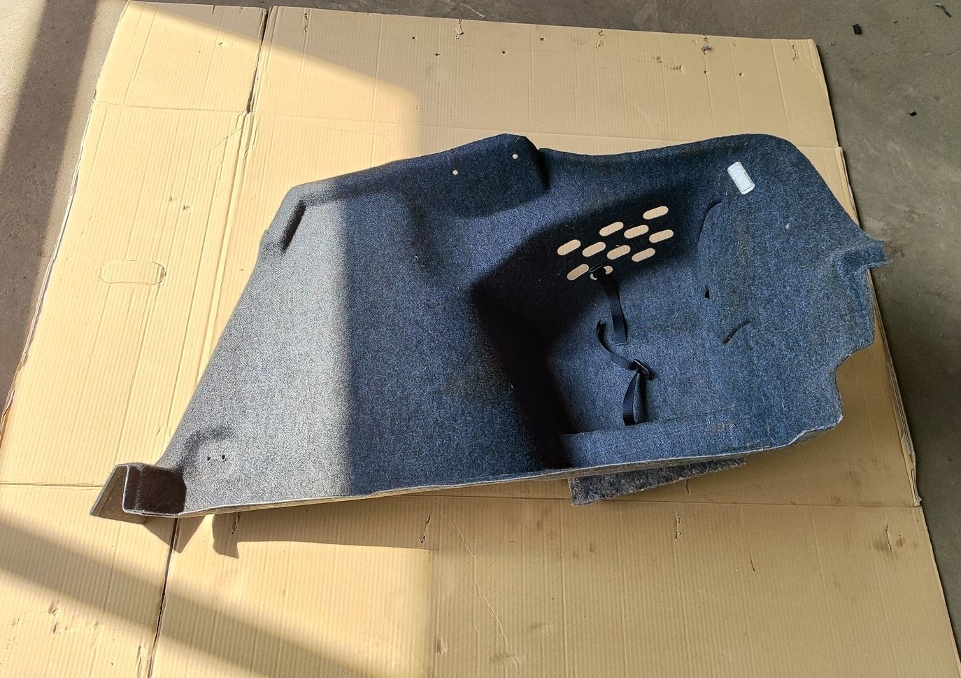 Bagāžnieka nodalījuma sānu apdare priekš SKODA OCTAVIA 2008 1 Bagāžnieka nodalījuma sānu apdare priekš SKODA OCTAVIA 2008