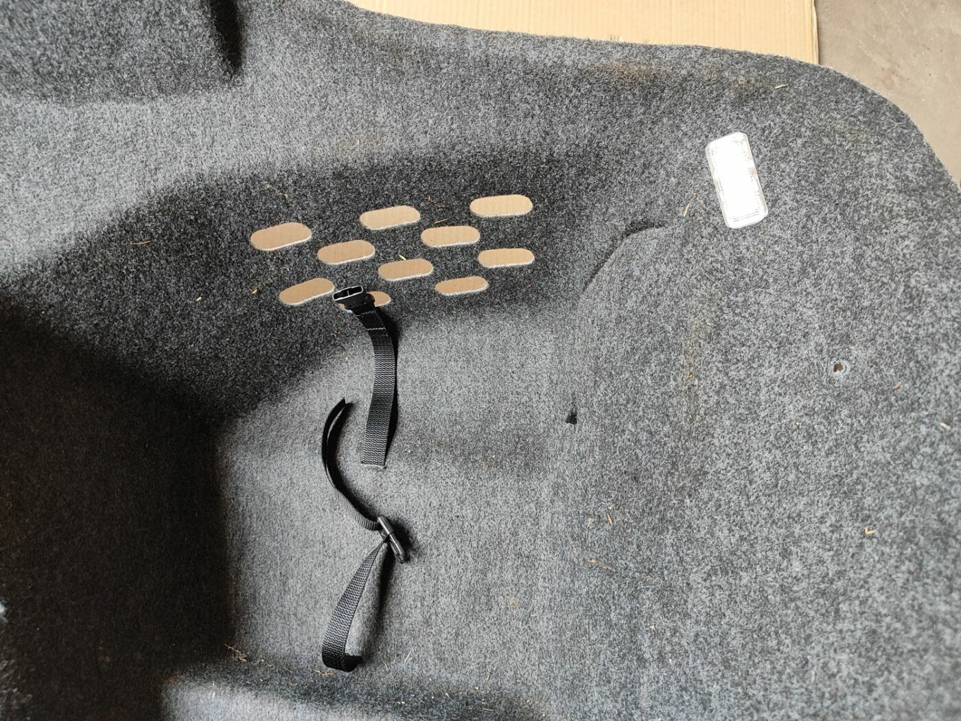 Bagāžnieka nodalījuma sānu apdare priekš SKODA OCTAVIA 2008 2 Bagāžnieka nodalījuma sānu apdare priekš SKODA OCTAVIA 2008