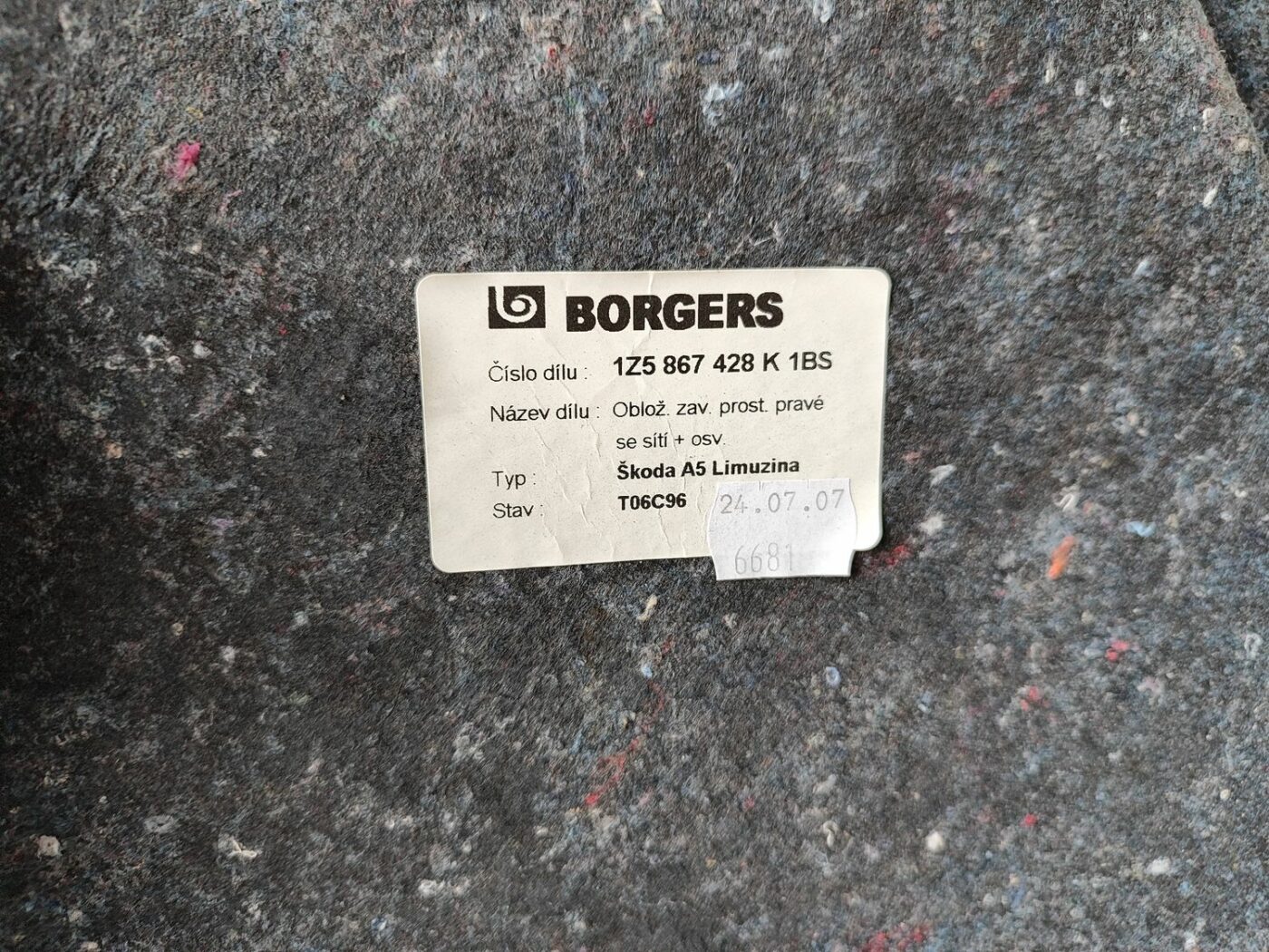 Bagāžnieka nodalījuma sānu apdare priekš SKODA OCTAVIA 2008 3 Bagāžnieka nodalījuma sānu apdare priekš SKODA OCTAVIA 2008