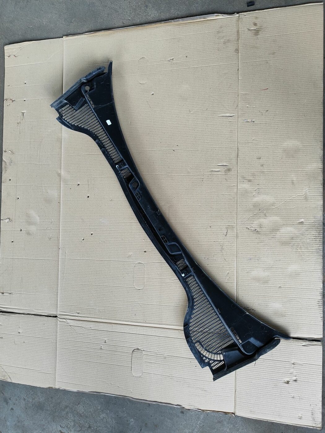 Vējstikla uzlikas (deflektora) režģis priekš SKODA OCTAVIA 2008 2 Vējstikla uzlikas (deflektora) režģis priekš SKODA OCTAVIA 2008