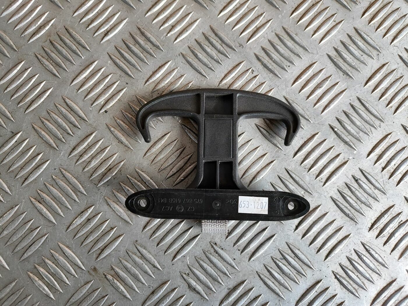 Bagāžnieka nodalījuma āķis priekš SKODA OCTAVIA 2008 2 Bagāžnieka nodalījuma āķis priekš SKODA OCTAVIA 2008