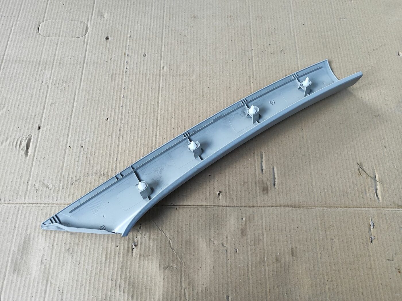 Priekšējas salona statnes apdare priekš SKODA OCTAVIA 2008 2 Priekšējas salona statnes apdare priekš SKODA OCTAVIA 2008