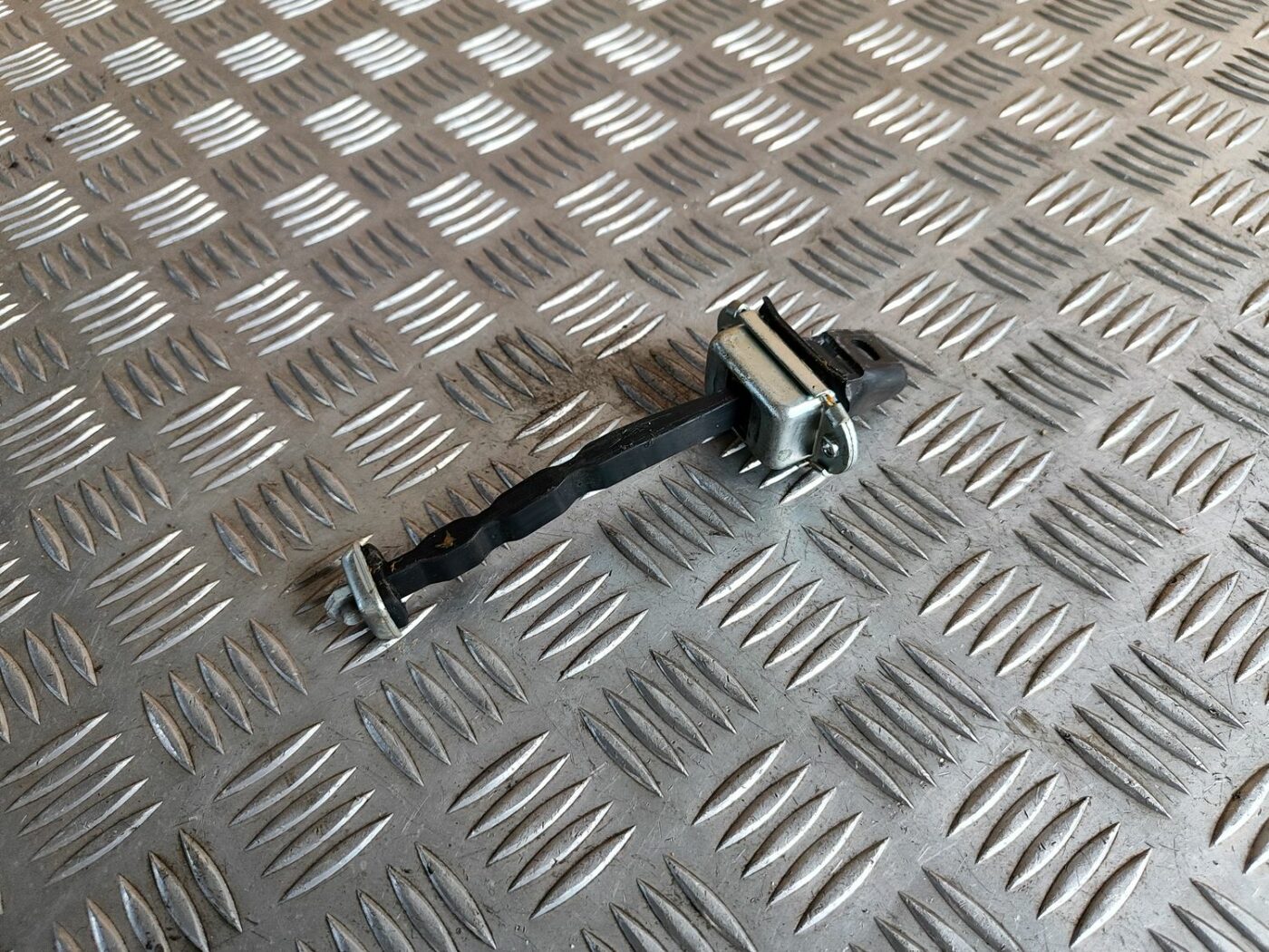 Durvju pietura priekš SKODA OCTAVIA 2008 1 Durvju pietura priekš SKODA OCTAVIA 2008