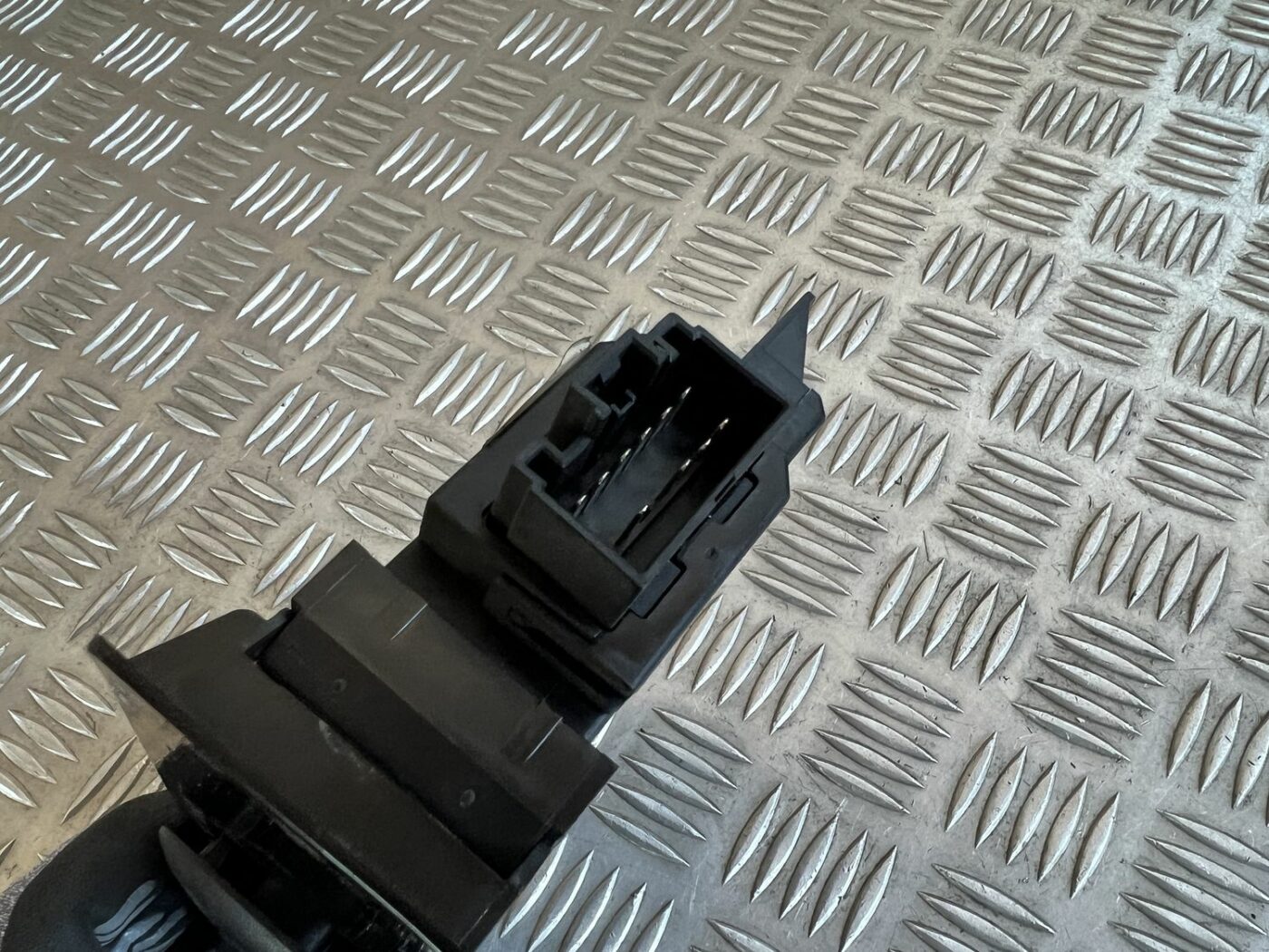 Pasažiera durvju slēdža pogas priekš VOLVO S60 2007 3 Pasažiera durvju slēdža pogas priekš VOLVO S60 2007