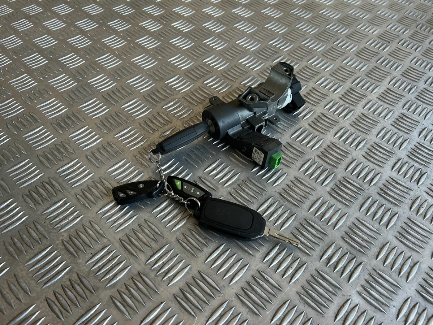 Aizdedzes slēdzene priekš VOLVO S60 2007