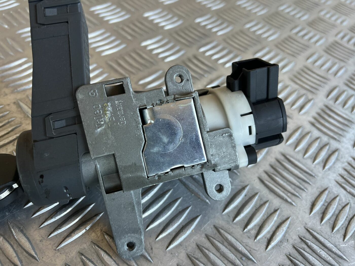 Aizdedzes slēdzene priekš VOLVO S60 2007