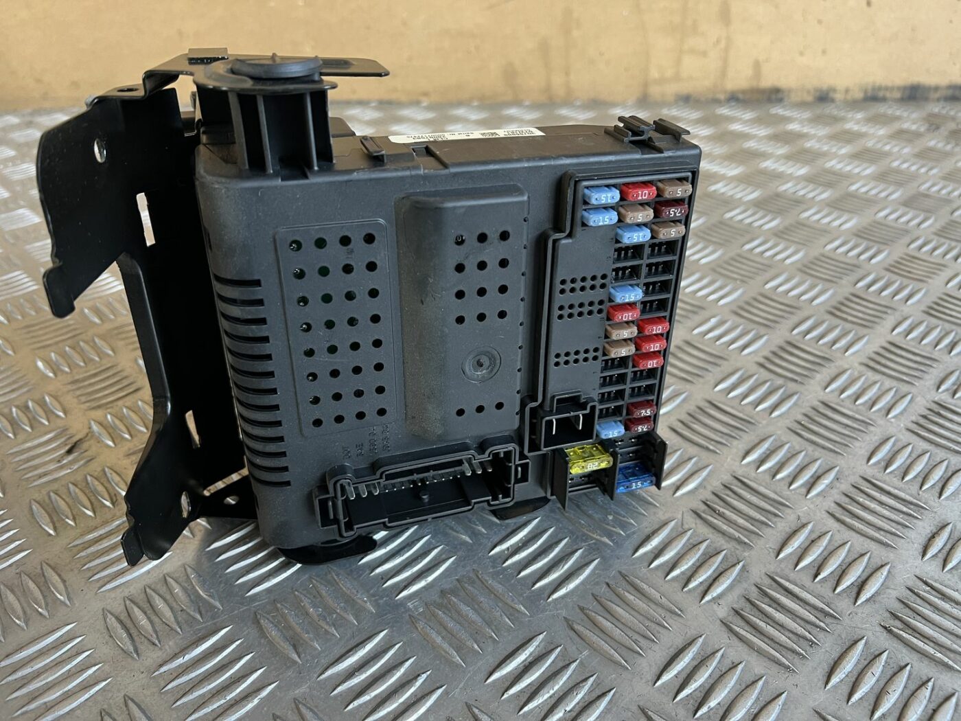 Drošinātāju relejas kaste priekš VOLVO S60 2007