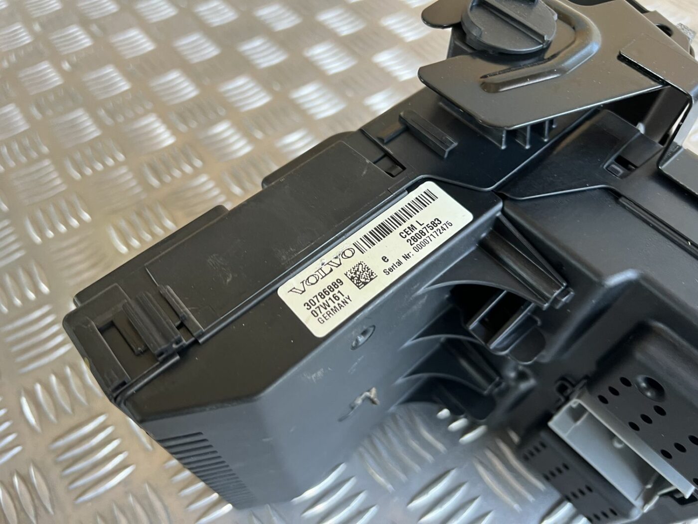 Drošinātāju relejas kaste priekš VOLVO S60 2007