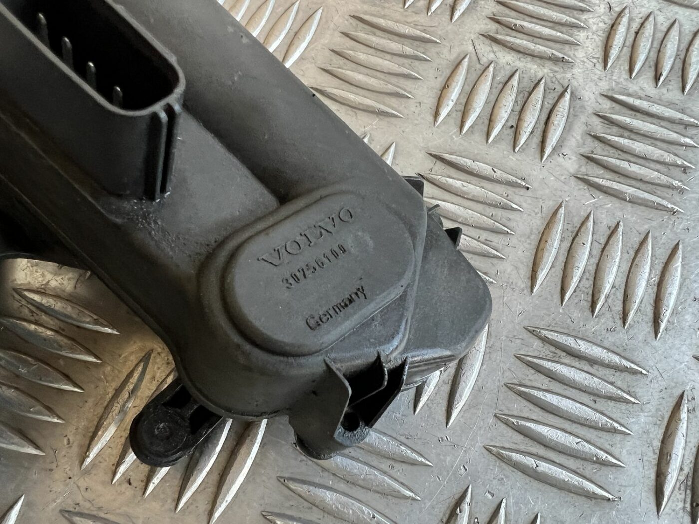 Ieplūdes kolektora garuma mērīšanas mehānisms priekš VOLVO S60 2007 2 Ieplūdes kolektora garuma mērīšanas mehānisms priekš VOLVO S60 2007