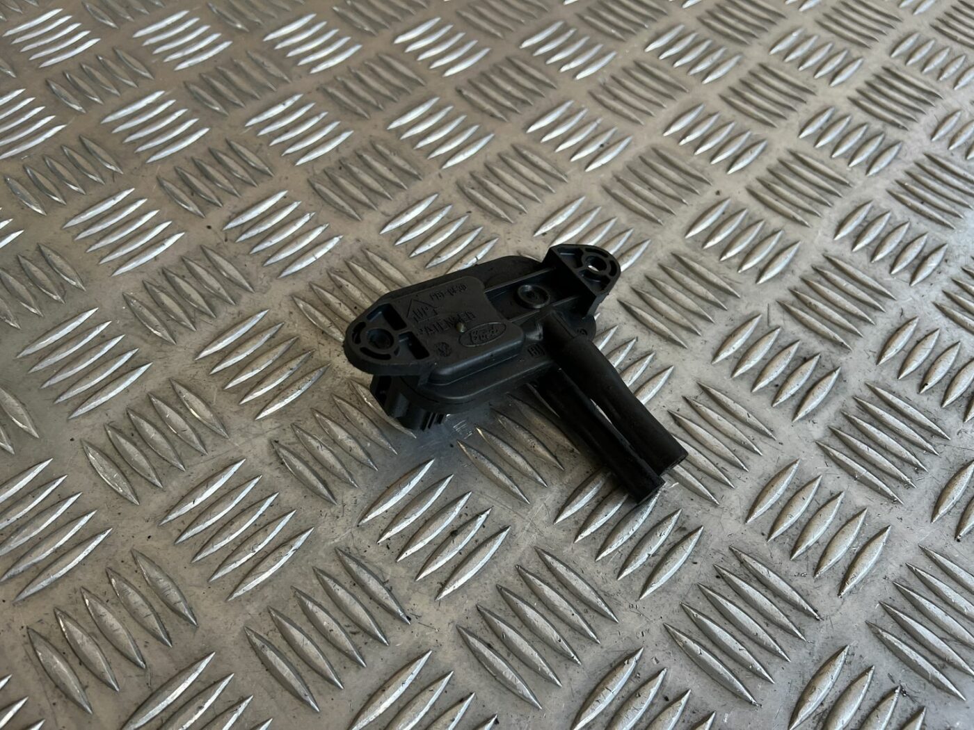 Izplūdes gāzu spiediena sensors priekš VOLVO S60 2007 1 Izplūdes gāzu spiediena sensors priekš VOLVO S60 2007