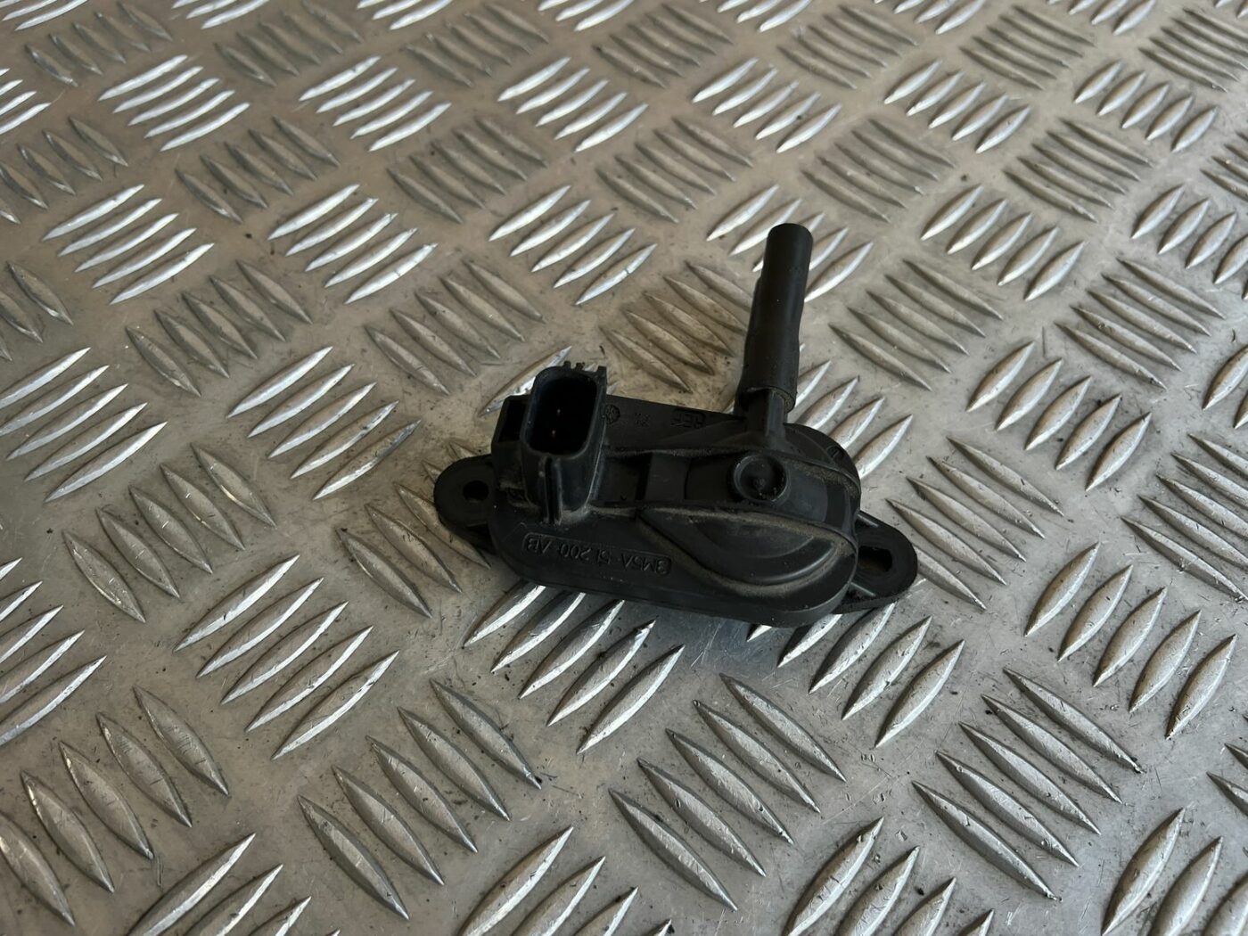 Izplūdes gāzu spiediena sensors priekš VOLVO S60 2007 2 Izplūdes gāzu spiediena sensors priekš VOLVO S60 2007