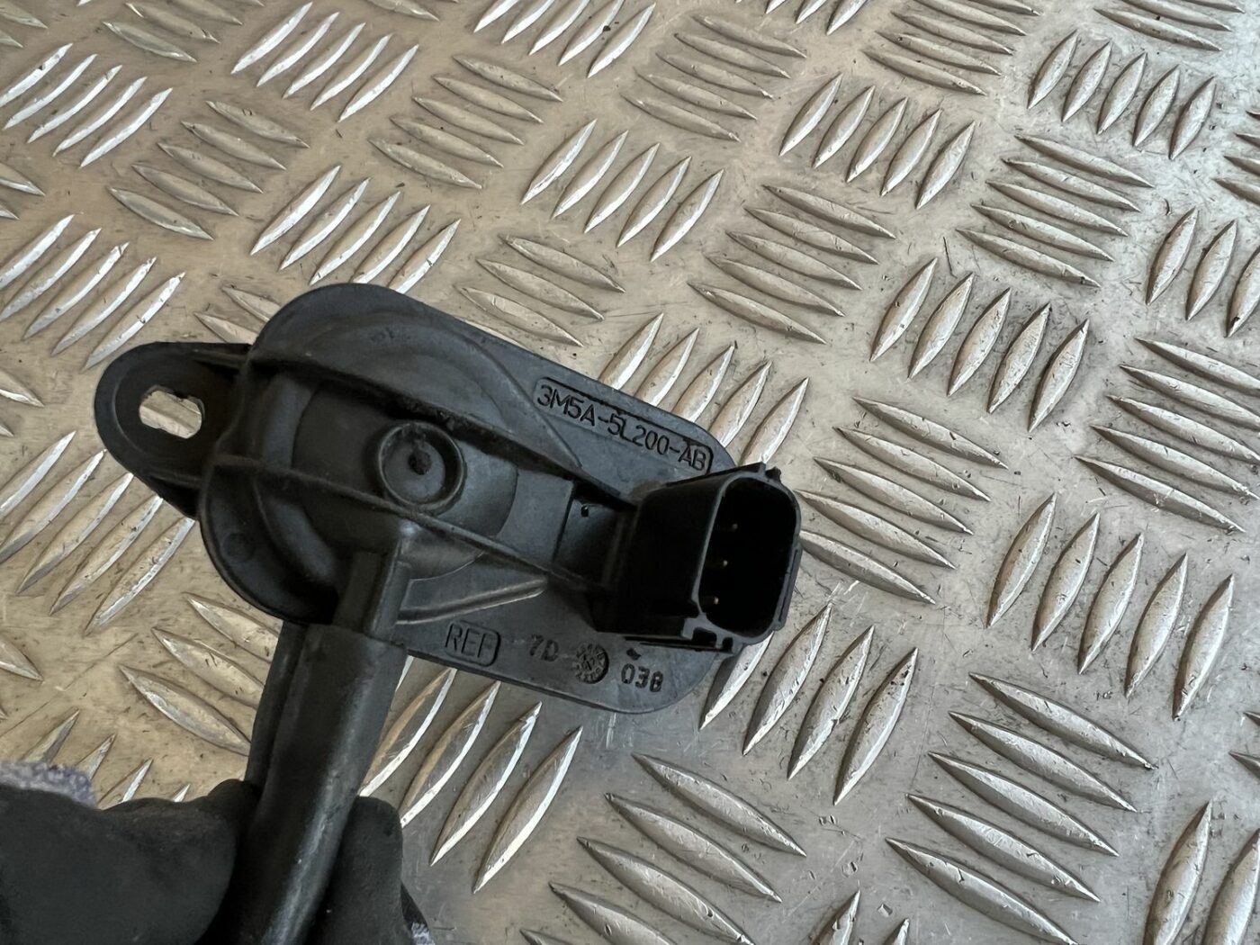 Izplūdes gāzu spiediena sensors priekš VOLVO S60 2007 3 Izplūdes gāzu spiediena sensors priekš VOLVO S60 2007