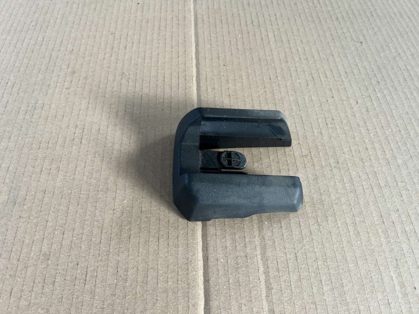 Salona plastmasa priekš VOLVO S60 2007 1 Salona plastmasa priekš VOLVO S60 2007