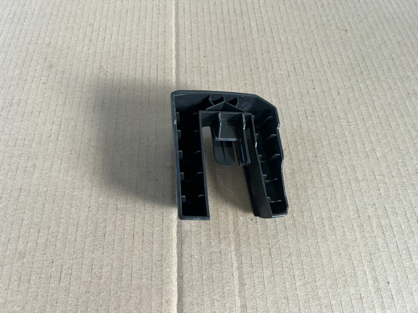 Salona plastmasa priekš VOLVO S60 2007 2 Salona plastmasa priekš VOLVO S60 2007